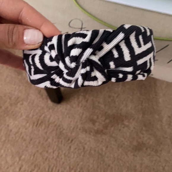 NEW Black and White Headband - Picture 2 of 3